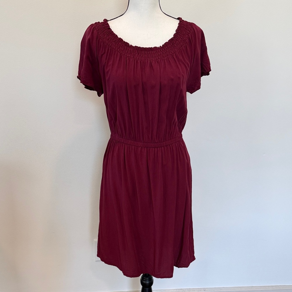 Old Navy Short-Sleeve Smocked Dress in Wine Stain Size Medium